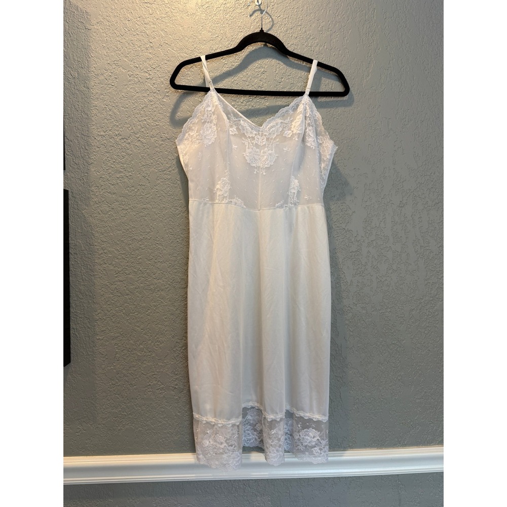 Vintage Vanity Fair White Floral Lace Full Slip Antron III Nylon Size 36L USA